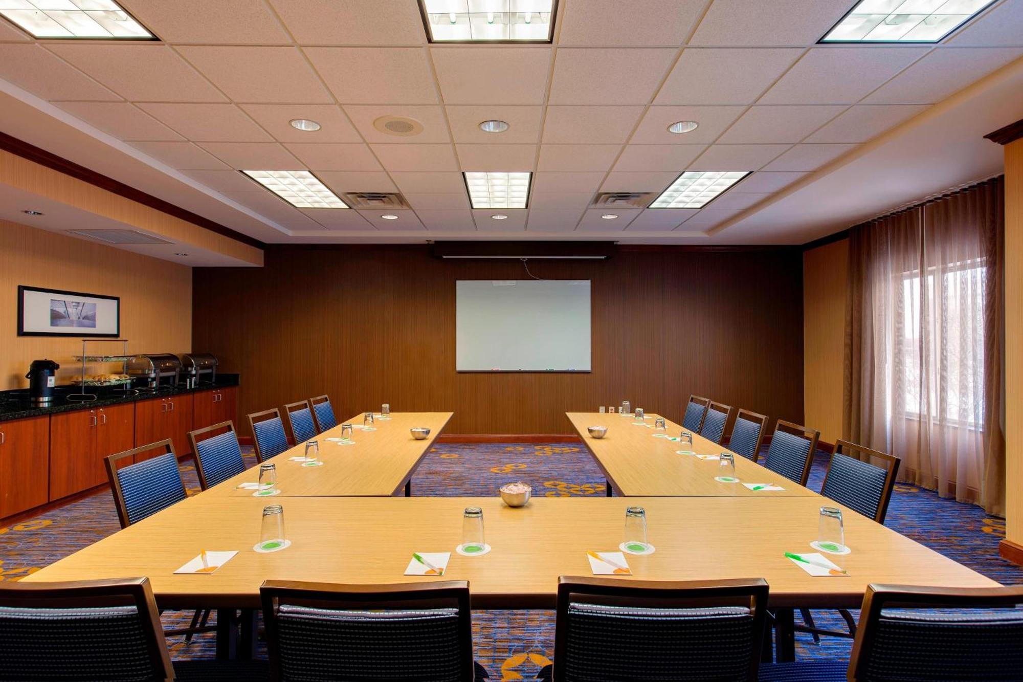 Courtyard By Marriott Chicago Schaumburg/Woodfield Mall Exterior photo
