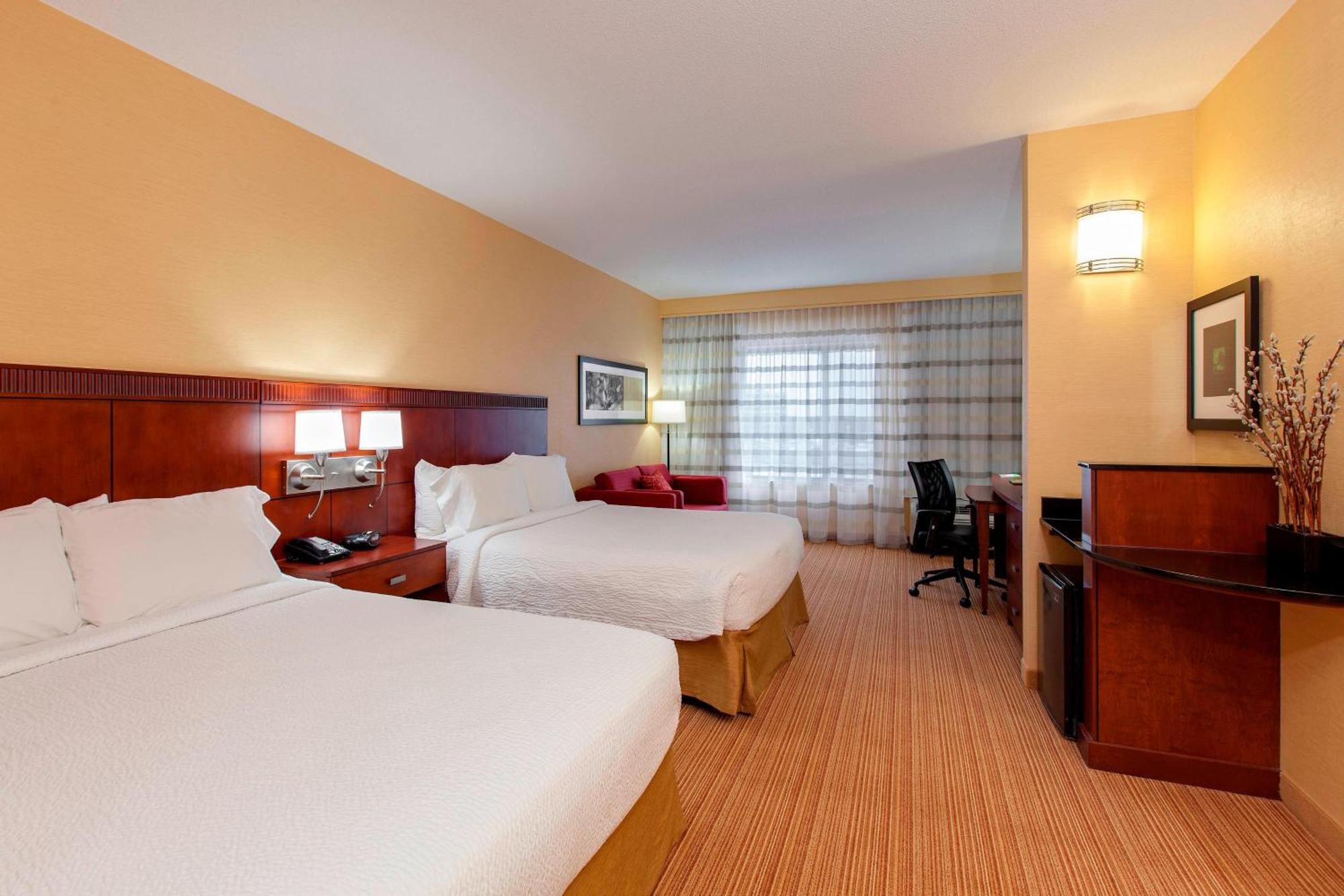 Courtyard By Marriott Chicago Schaumburg/Woodfield Mall Exterior photo